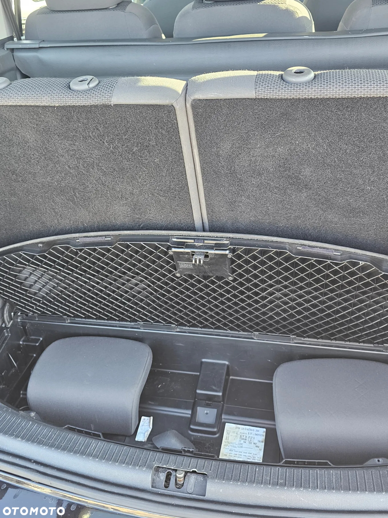 Volkswagen Touran 1.6 TDI DPF BlueMotion Technology Trendline - 16