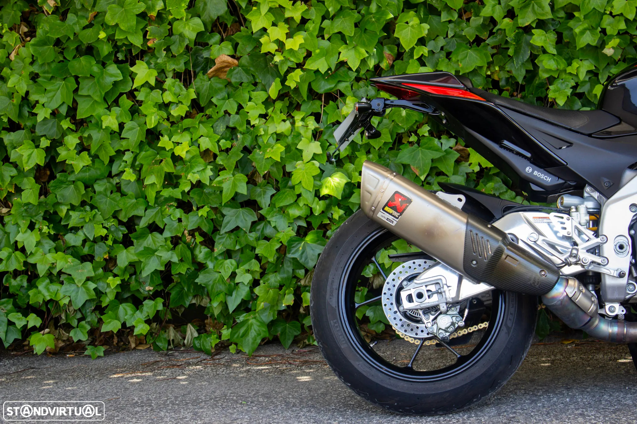 Aprilia Tuono V4 Factory - 6