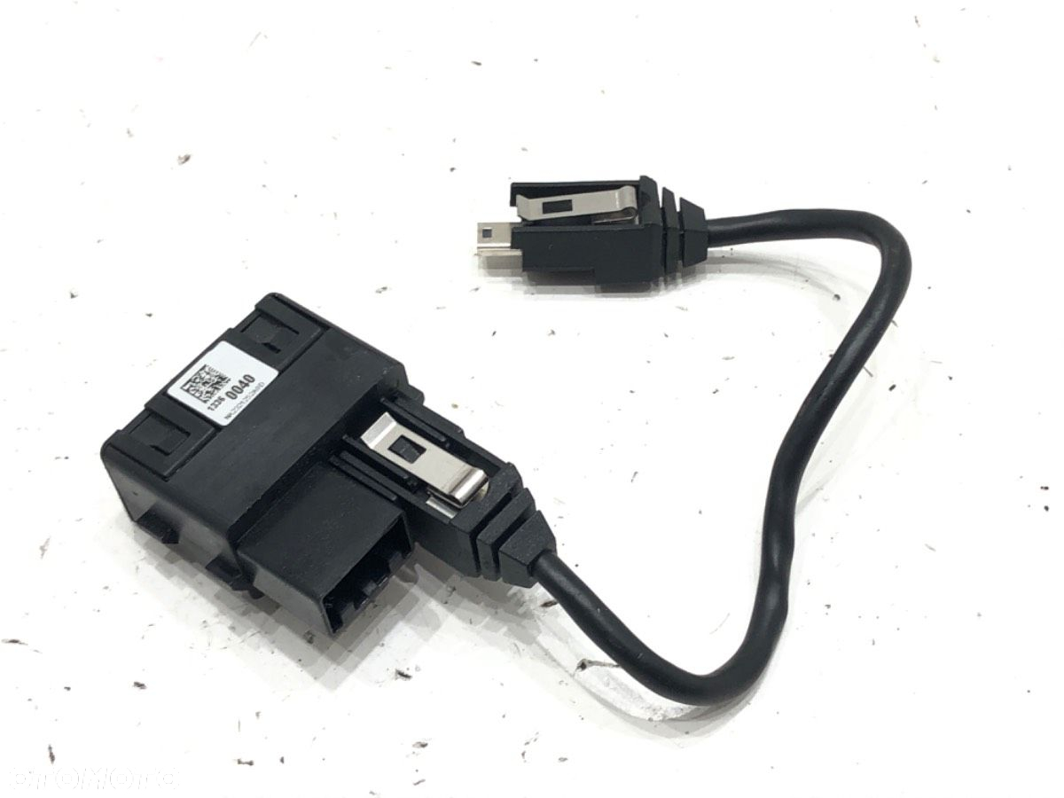 GNIAZDO USB - 121.00 PLN - OPEL ASTRA J GTC 2011 - 2022 2.0 CDTI (08) 121 kW [165 KM] olej napędowy - 2