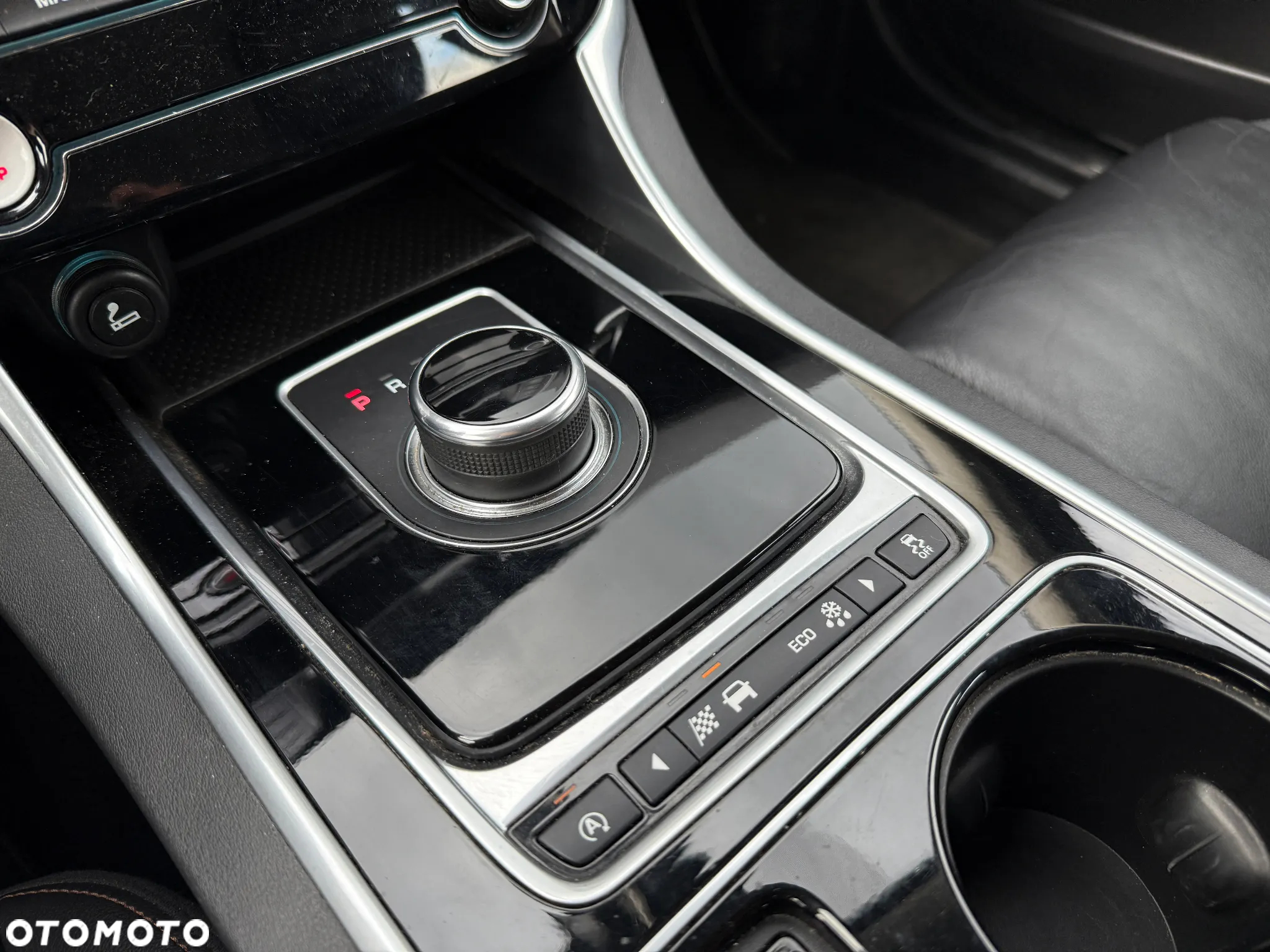 Jaguar XE - 23