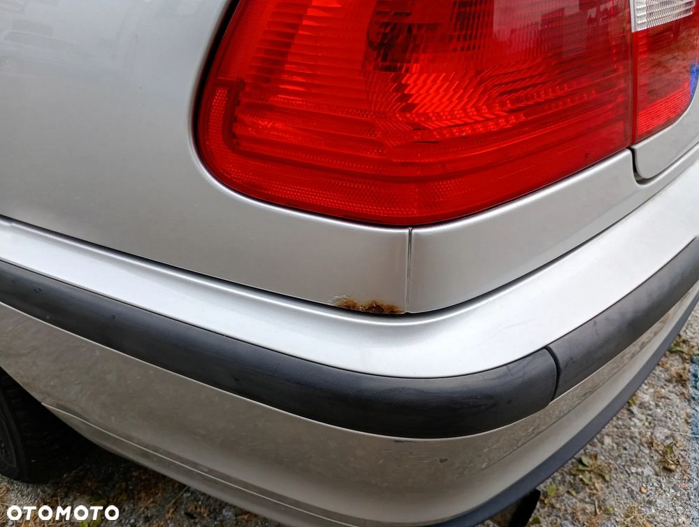 BMW Seria 3 318i - 10
