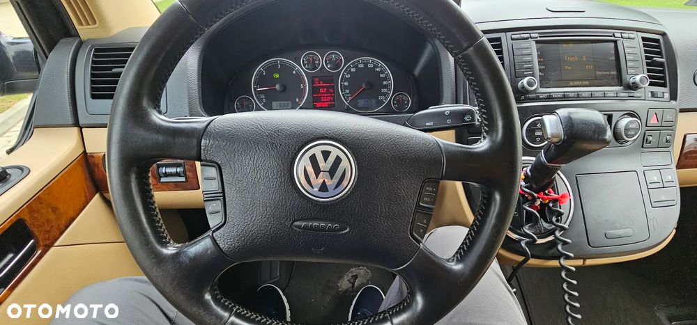Volkswagen Multivan - 11