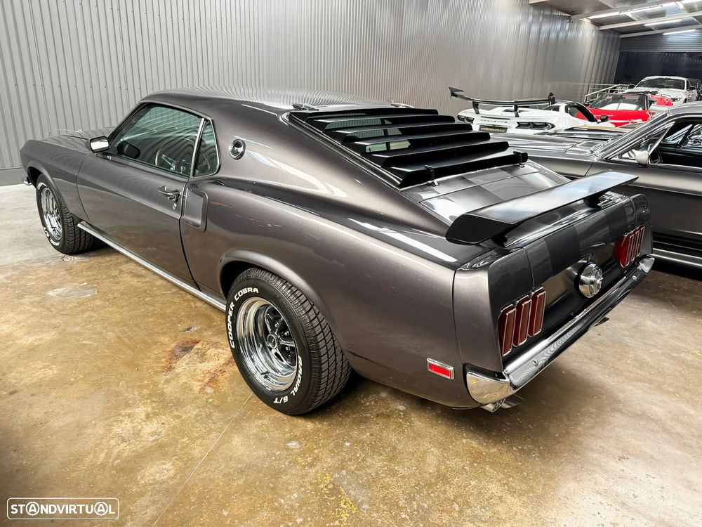 Ford Mustang - 4