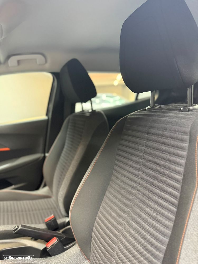 Peugeot 2008 1.2 PureTech Active - 17
