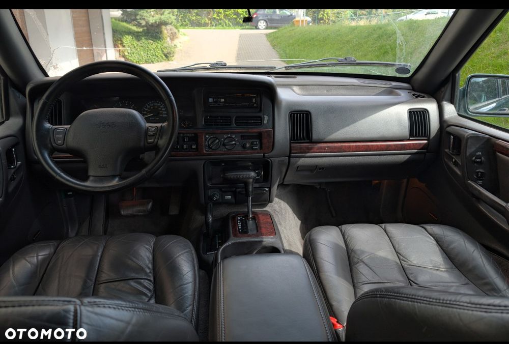 Jeep Grand Cherokee - 37