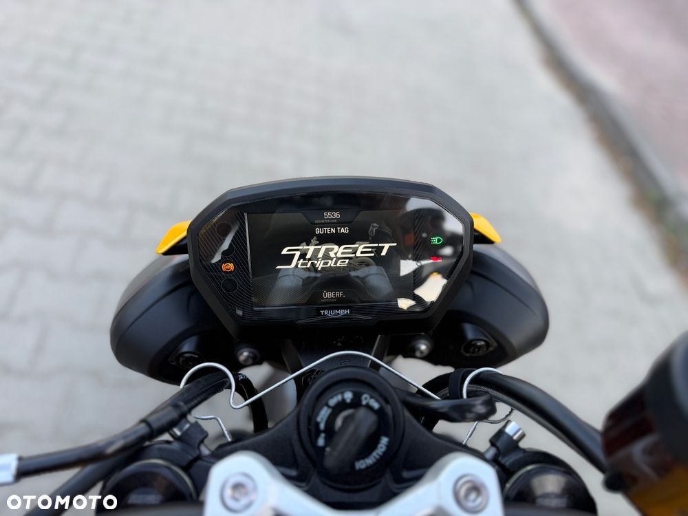 Triumph Street Triple - 32