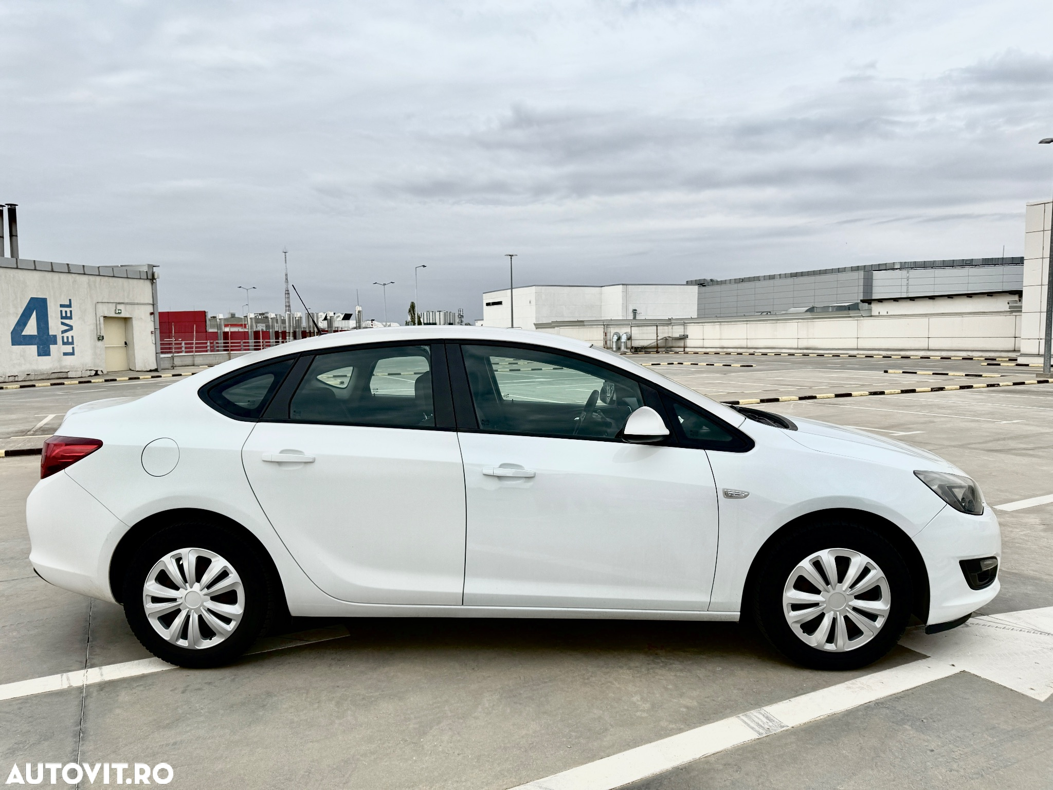 Opel Astra 1.6 TWINPORT ECOTEC Essentia Aut. - 4
