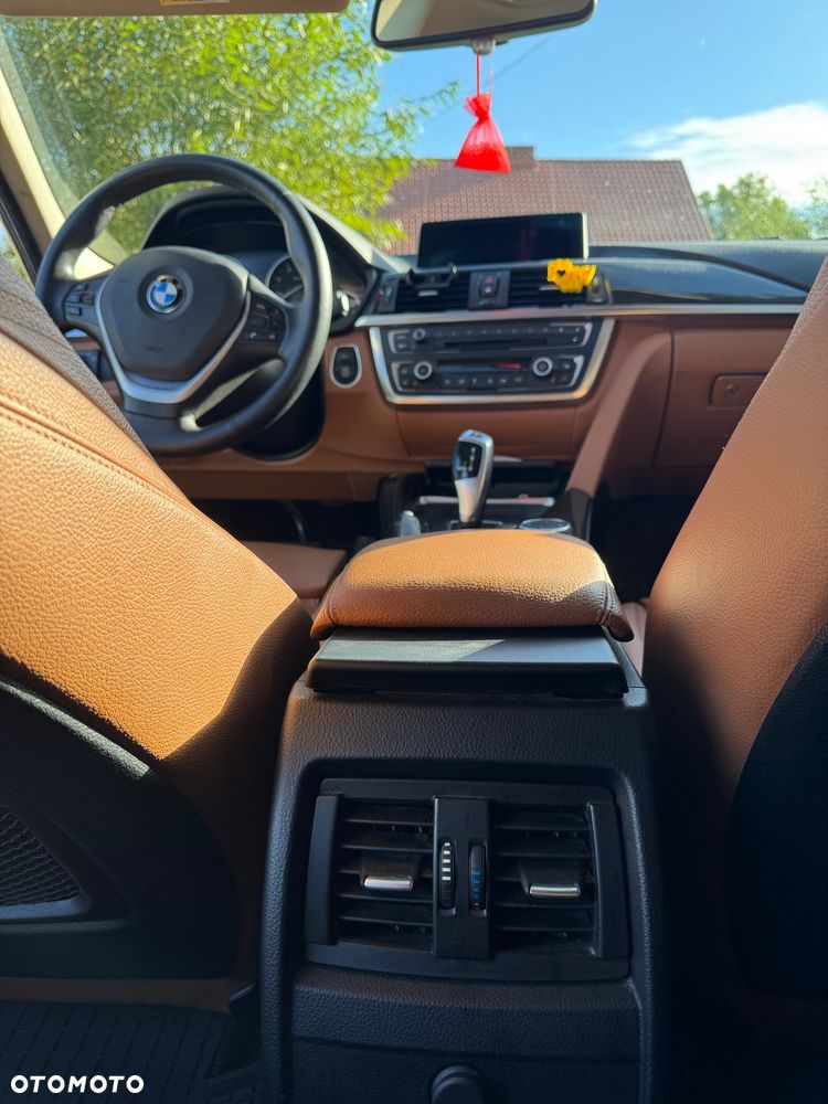 BMW Seria 3 325d Luxury Line - 12