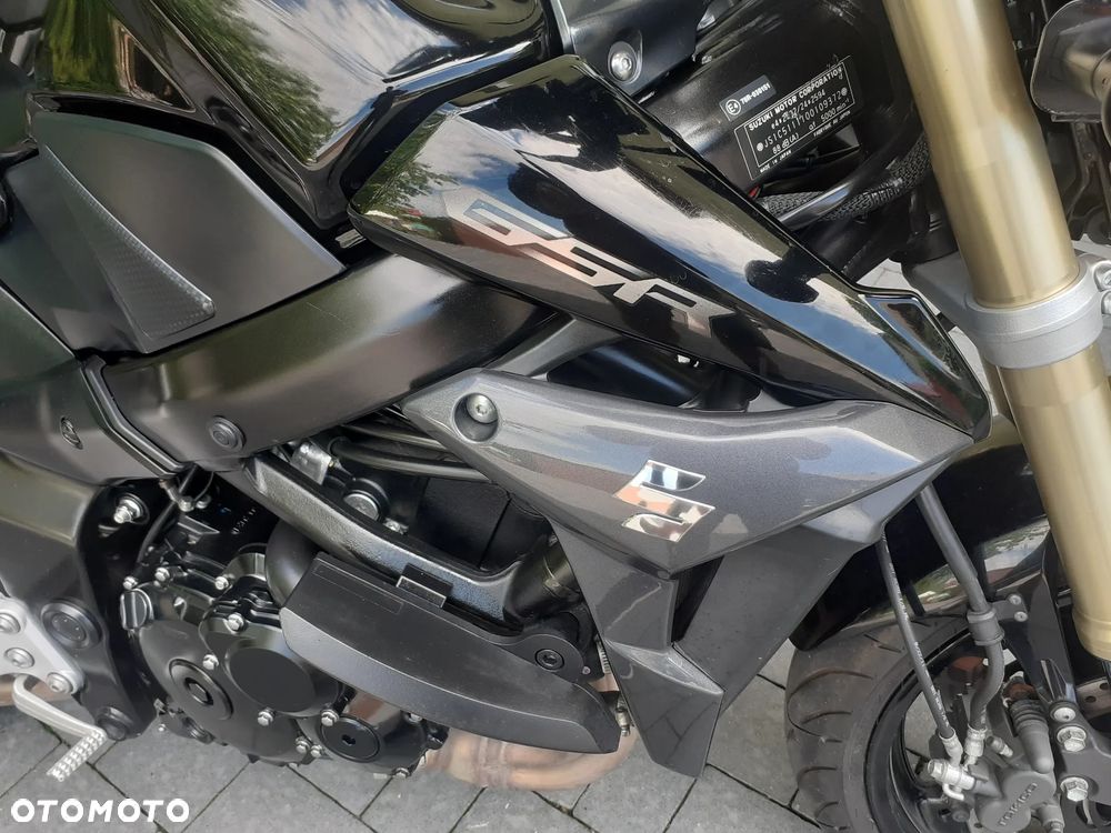 Suzuki GSR - 10