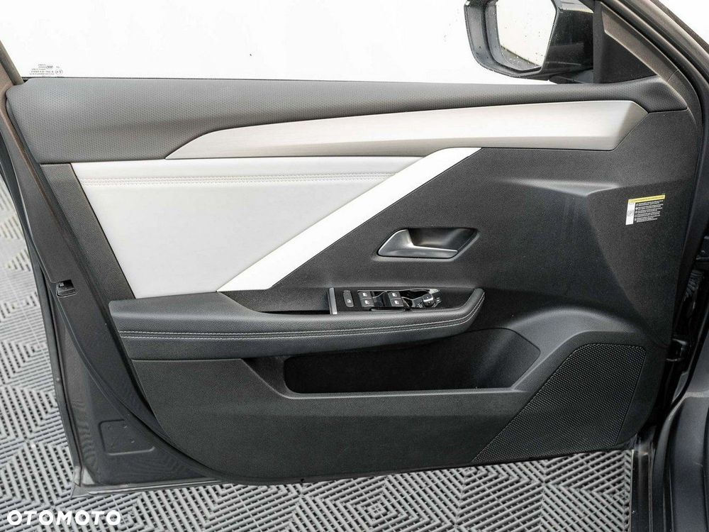 Opel Astra 1.2 T Elegance S&S - 13