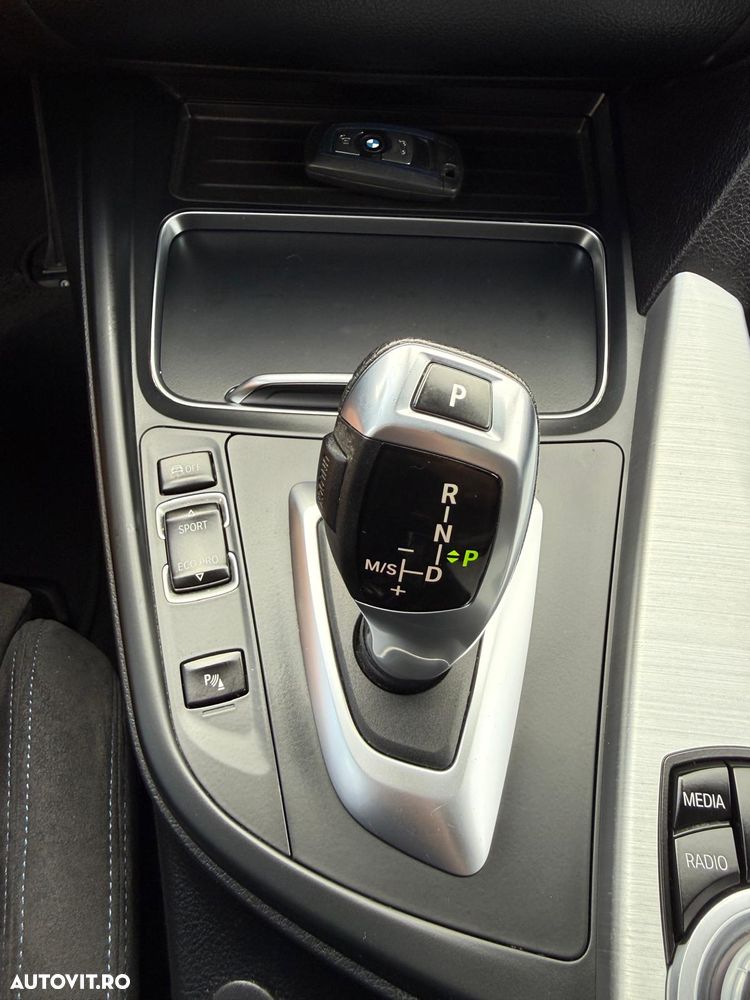 BMW Seria 3 318i Aut. M Sport - 29