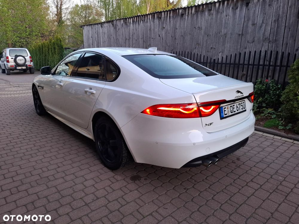 Jaguar XF - 12