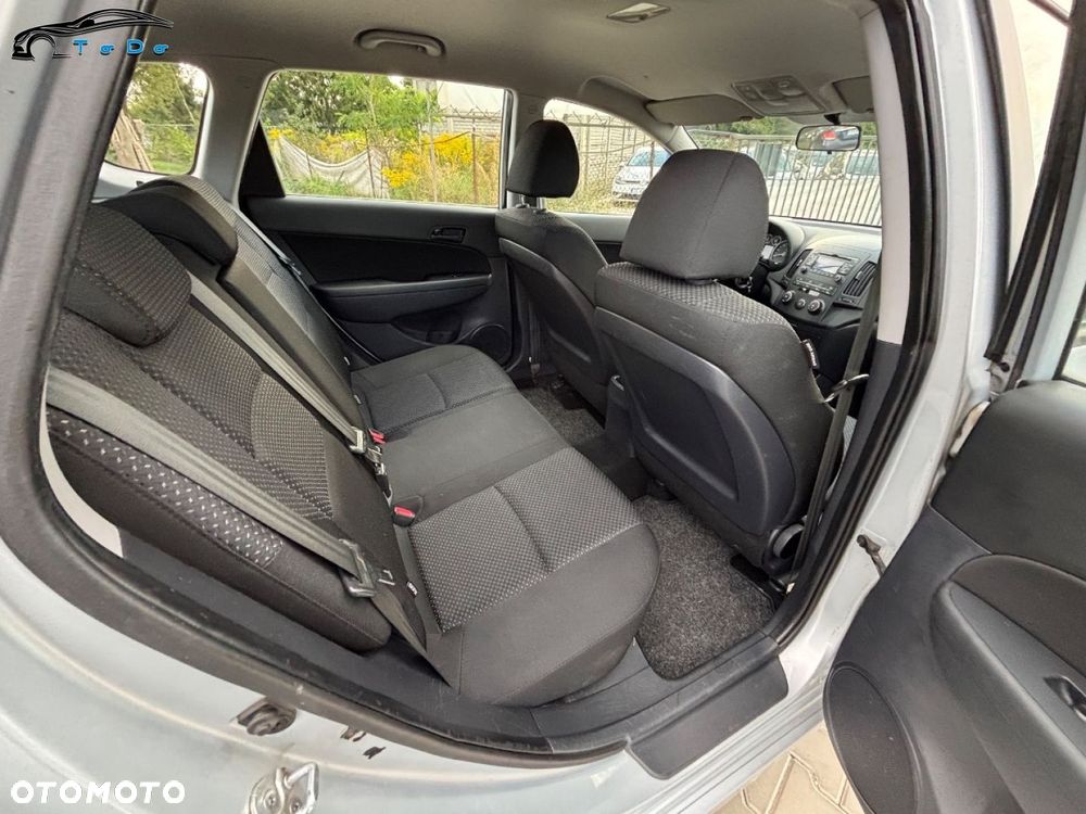 Hyundai i30 1.6 CRDi Comfort EU5 - 22