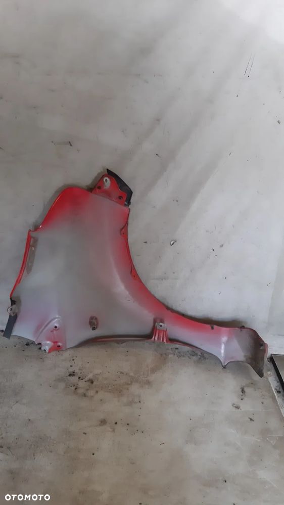 * BŁOTNIK LEWY DO TOYOTA AYGO 3P0 CZERWONY - 4