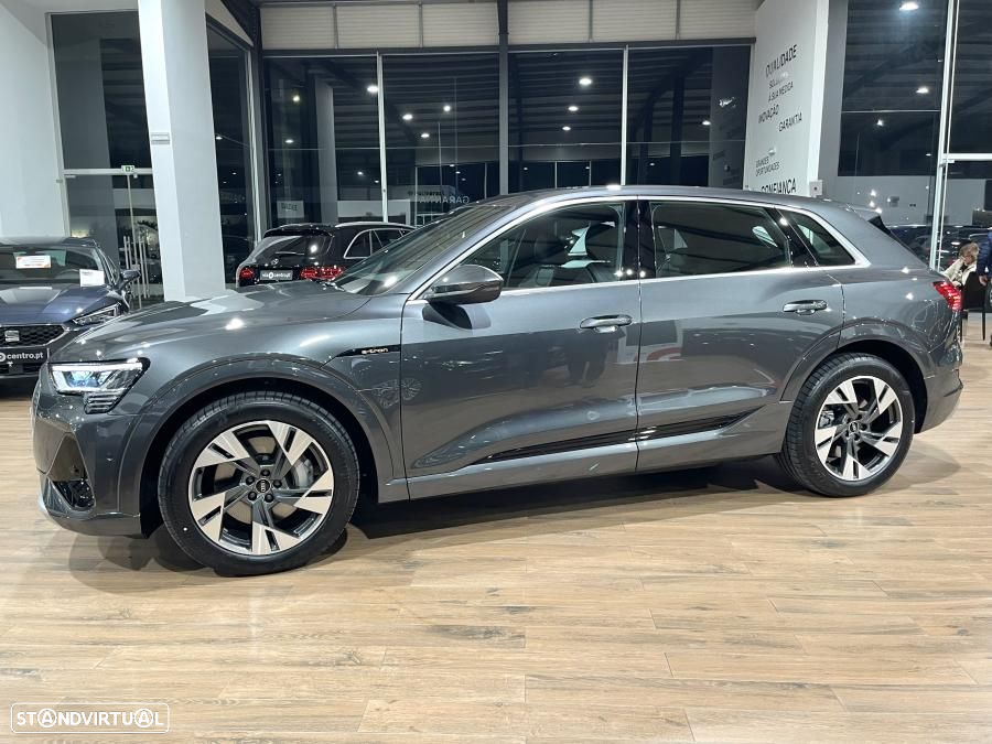 Audi Q8 e-Tron 55 quattro S line - 37