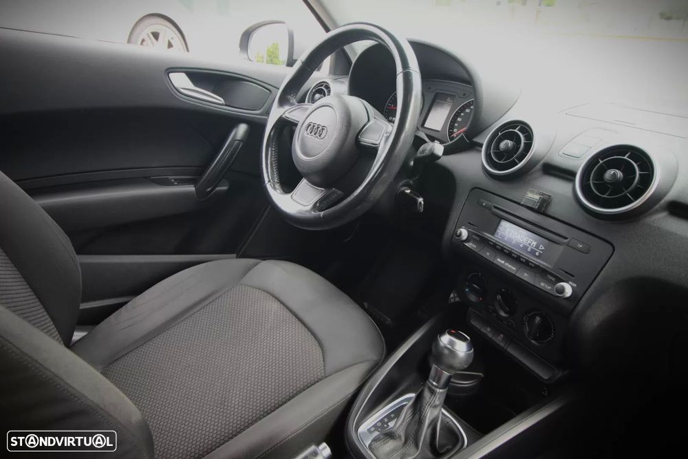 Audi A1 1.6 TDI Advance S-Tronic — fotografia 16