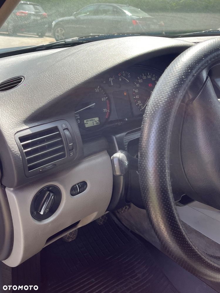 Volkswagen Passat 1.8 - 23