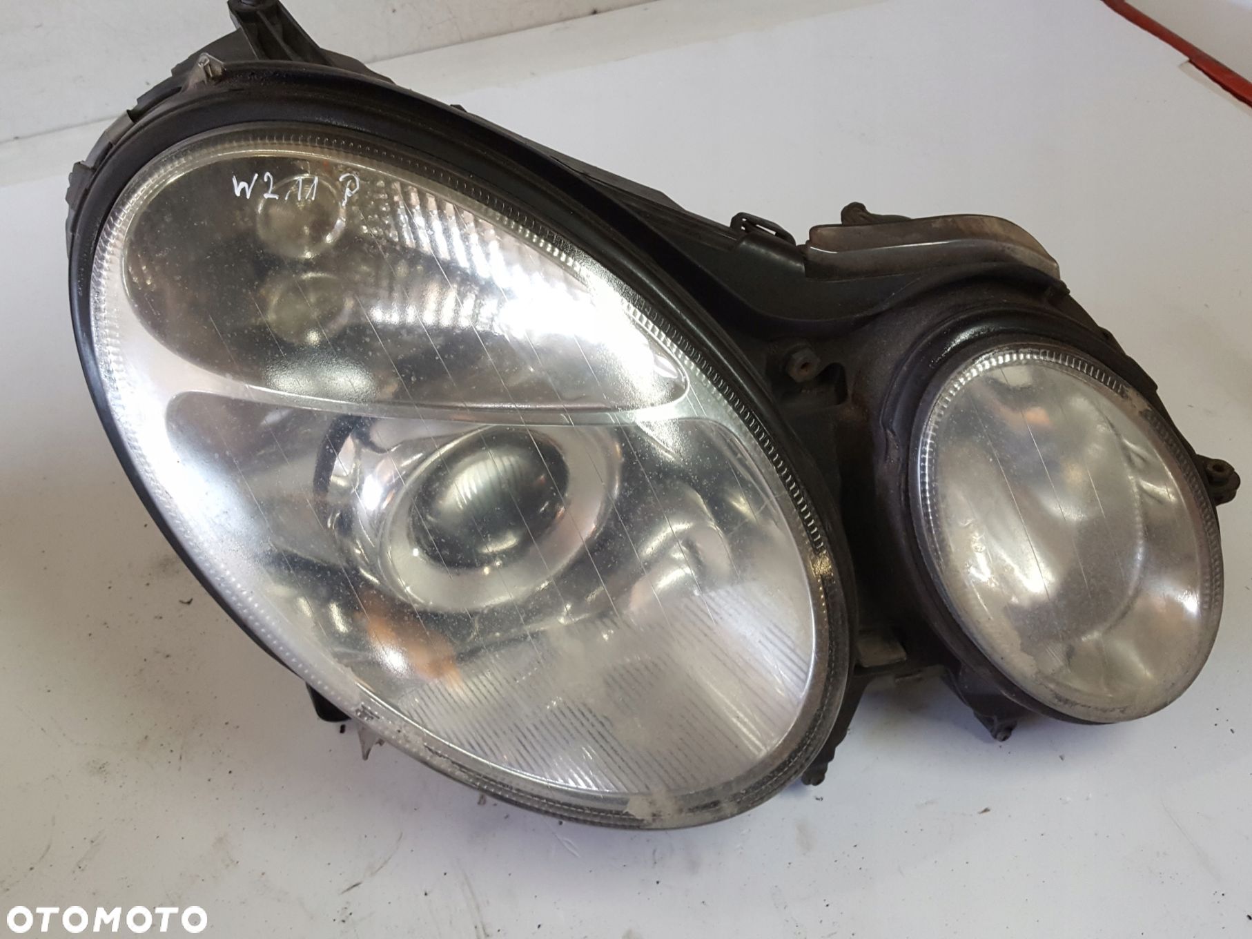 MERCEDES E W211 LAMPA XENON PRAWA PRZÓD ANGLIK - 1
