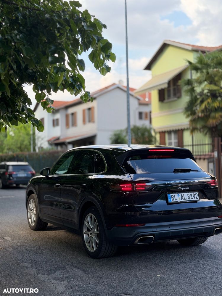 Porsche Cayenne - 1