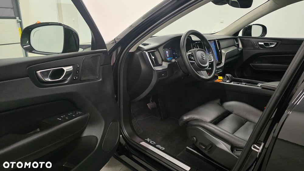 Volvo XC 60 B5 D AWD Ultimate Dark - 5