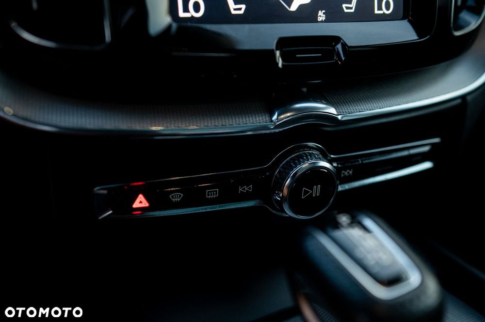 Volvo XC 60 D5 AWD Geartronic RDesign - 18