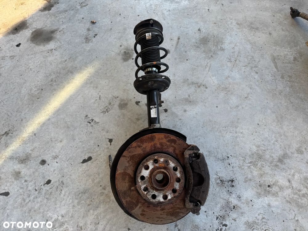 ZWROTNICA AMORTYZATOR PRAWY MCPERSON GOLF 7 OCTAVIA 3 A3 8V 5Q0413023HM - 1