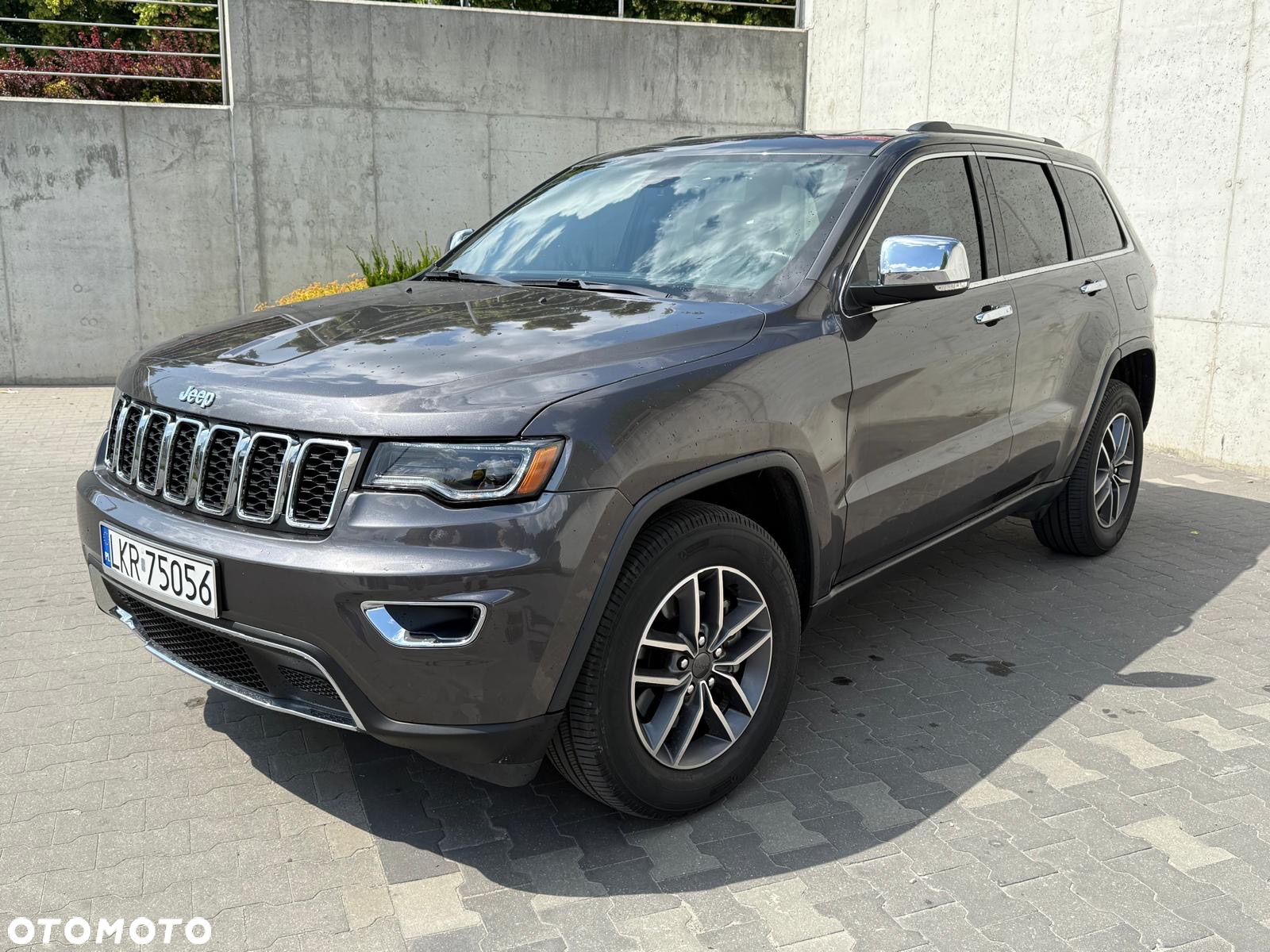Jeep Grand Cherokee - 16