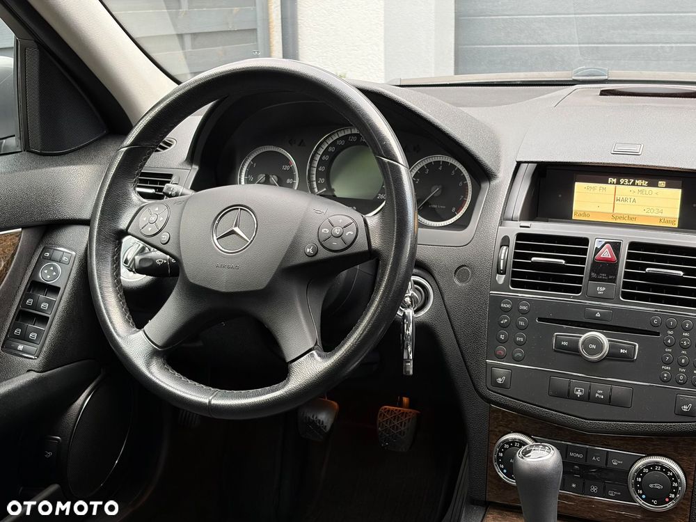 Mercedes-Benz Klasa C 180 Kompressor BlueEFFICIENCY Elegance - 28