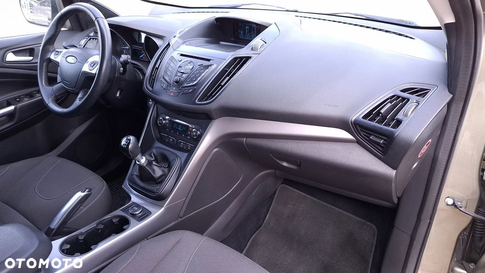 Ford Kuga 2.0 TDCi 2x4 Titanium - 16