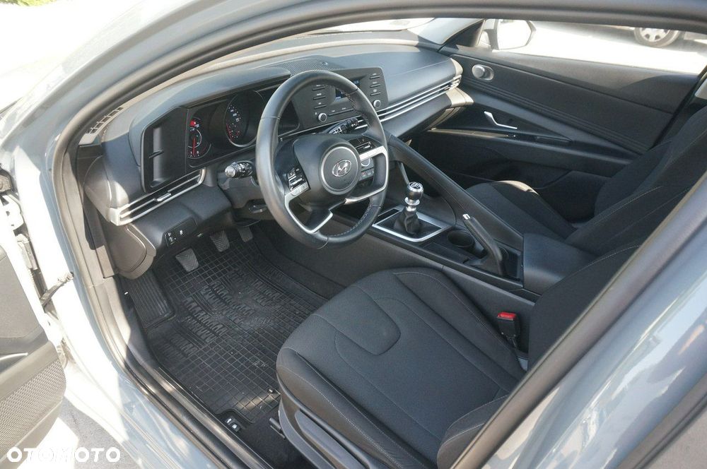 Hyundai Elantra - 19