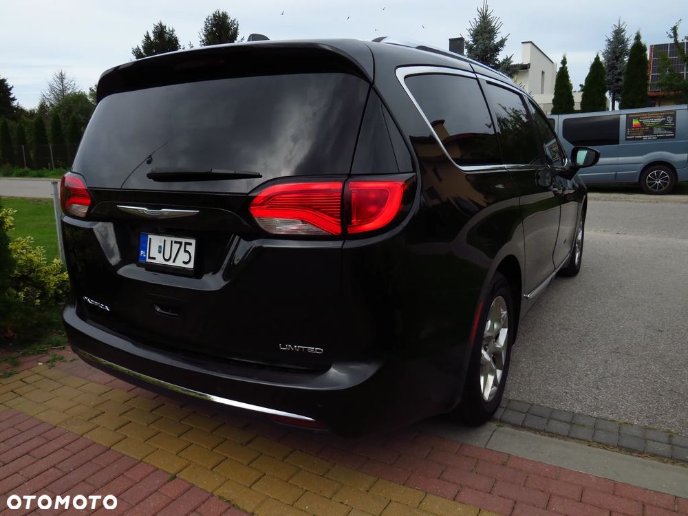 Chrysler Pacifica - 26