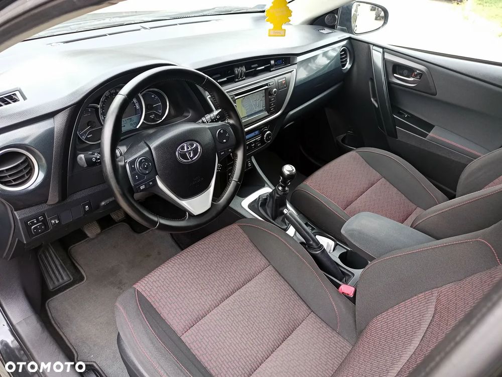 Toyota Auris 2.0 D-4D Executive - 11
