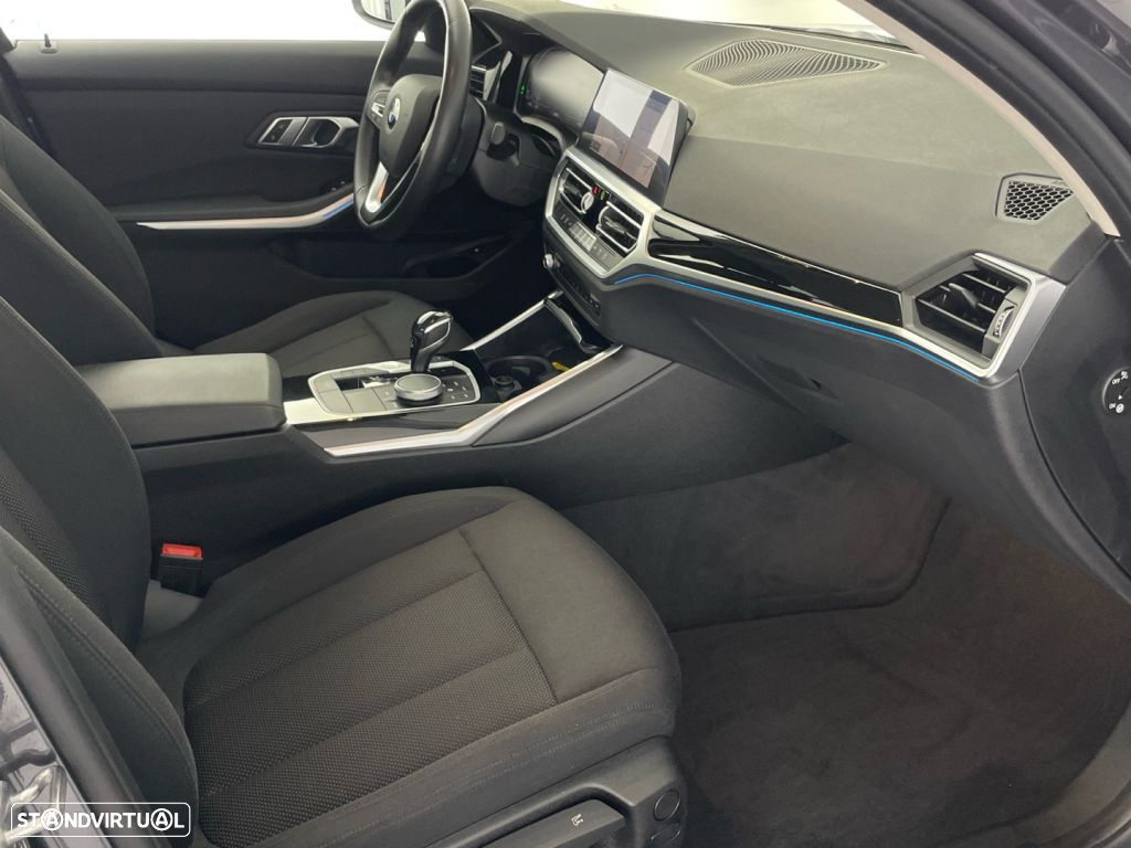 BMW 330 e Auto - 23