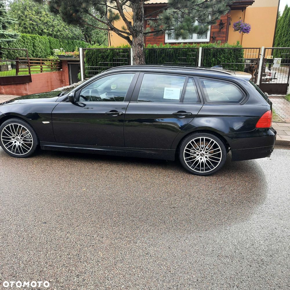 BMW 3 Series 2010 photo 3