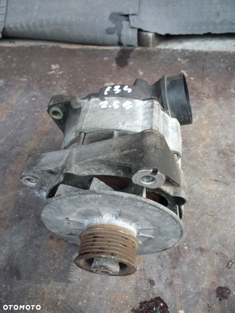 BMW E34 525 ALTERNATOR - 4