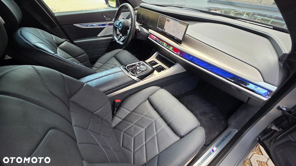 BMW Seria 7 M760e PHEV xDrive Individual Edition sport - 26