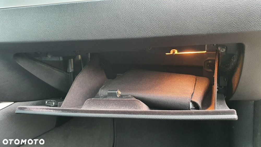 BMW Seria 3 320i - 27