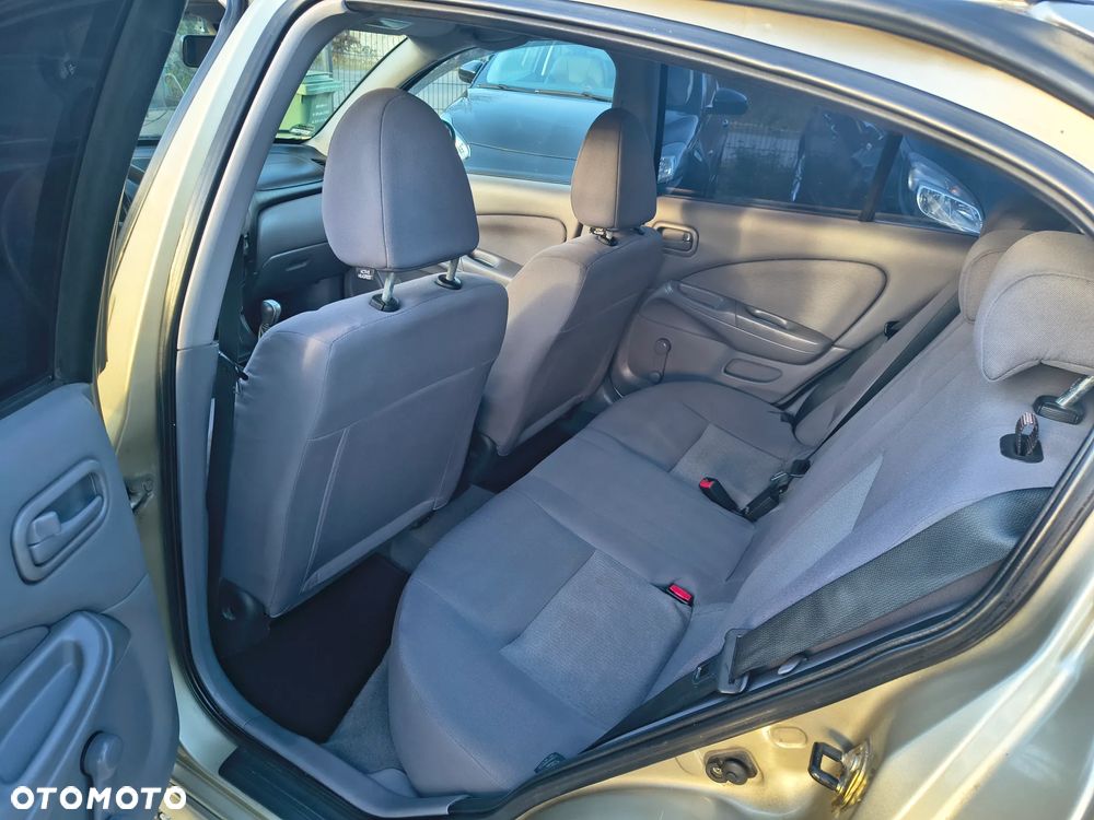 Nissan Almera 1.5 visia - 17