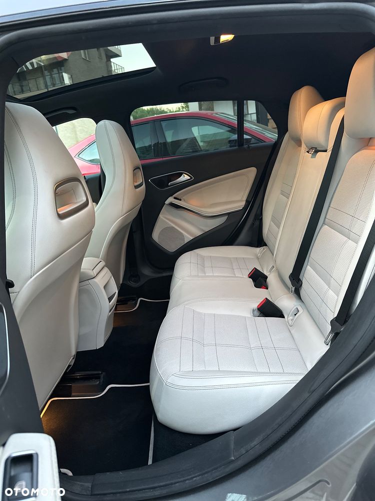 Mercedes-Benz CLA 200 7G-DCT UrbanStyle Edition - 35