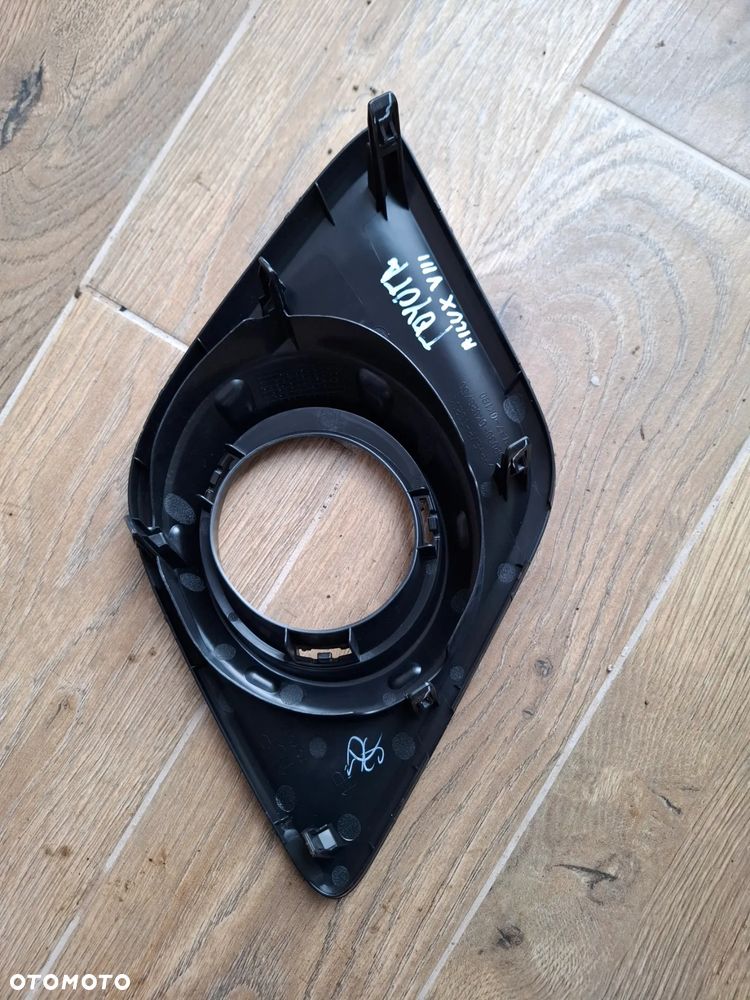 Kratka zderzaka ramka halogenu prawa Toyota Hilux VIII 52030-0K020 - 2