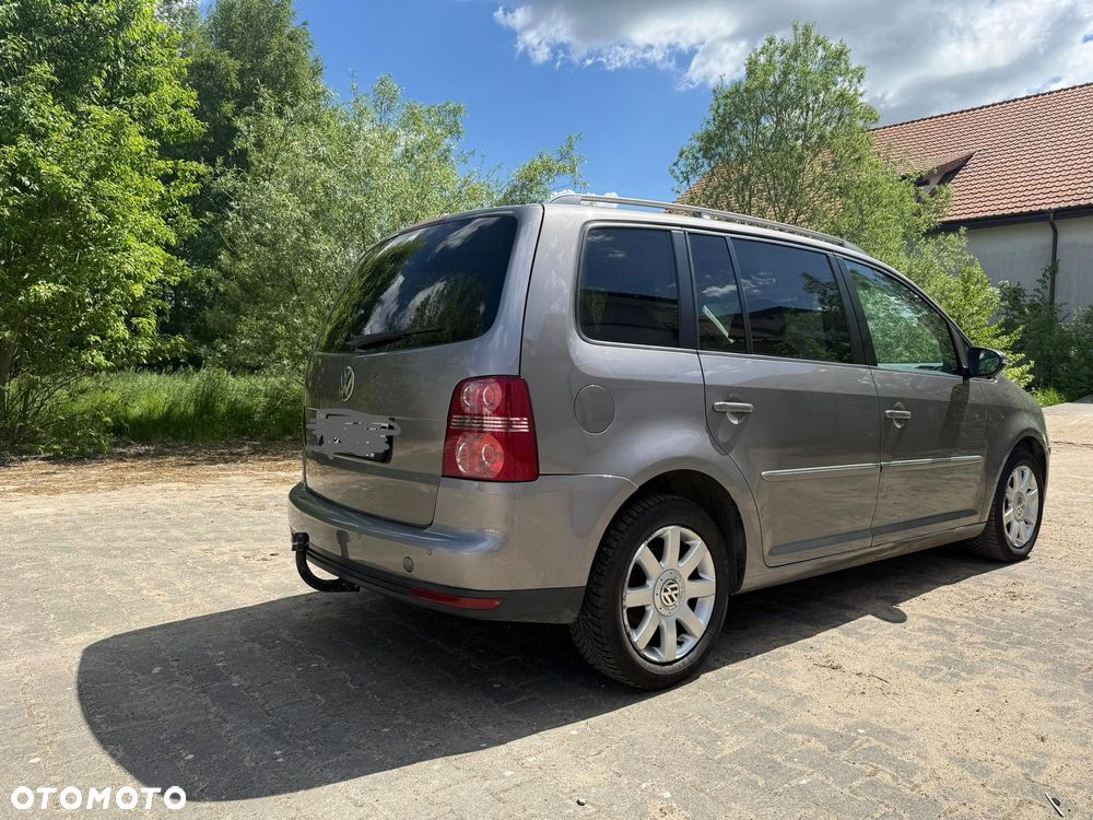 Volkswagen Touran - 5