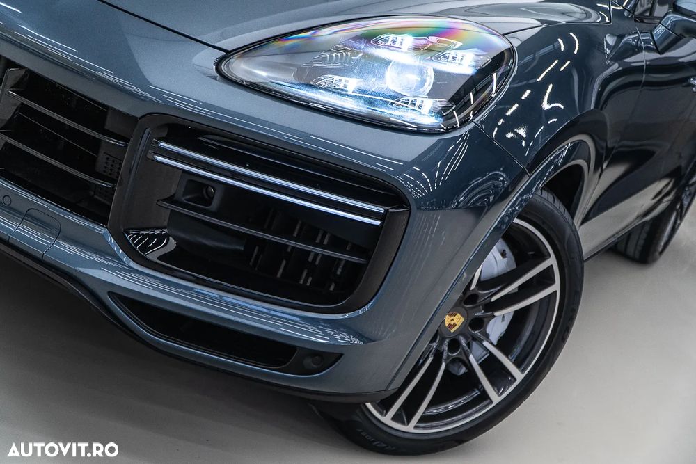 Porsche Cayenne Turbo - 35