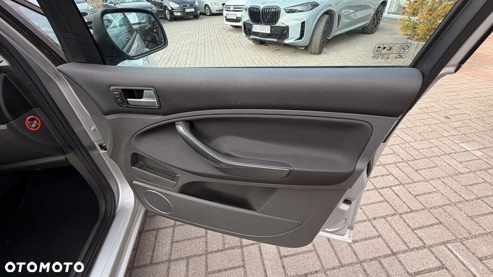 Ford C-MAX 1.8 Ghia - 21