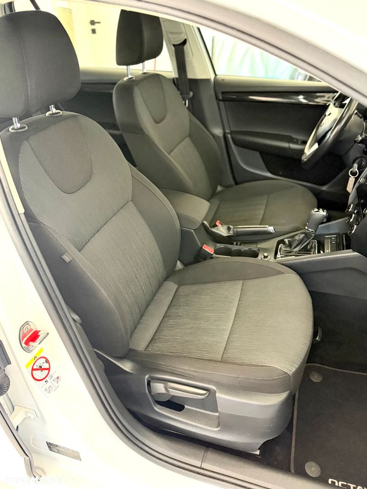 Skoda Octavia 2.0 TDI Style DSG - 23