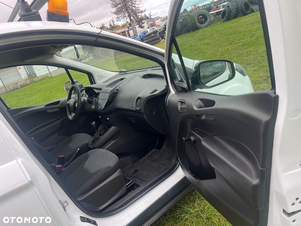Ford Transit Courier - 11