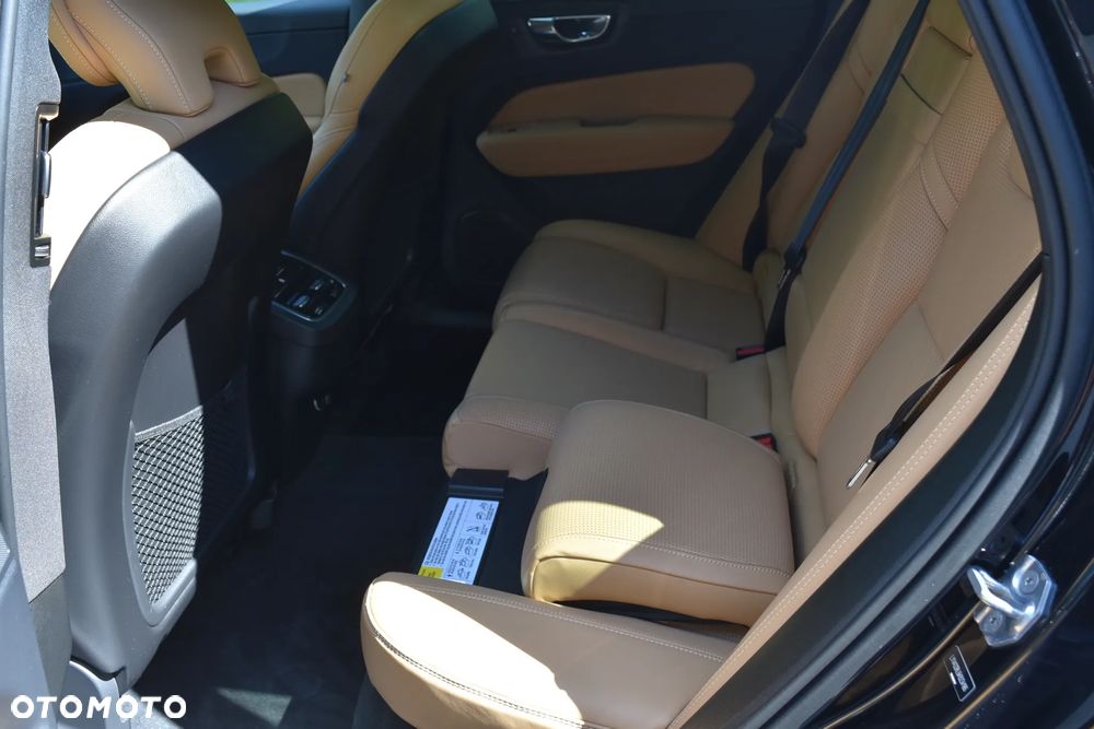 Volvo XC 40 T5 AWD Geartronic Momentum Pro - 22