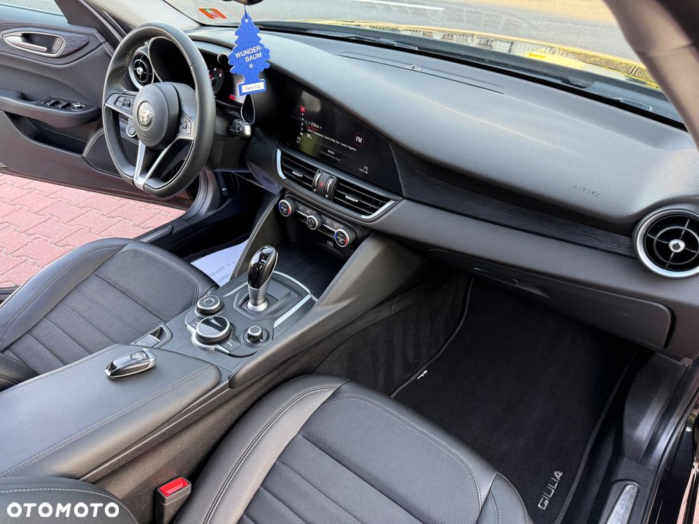 Alfa Romeo Giulia 2.2 AT8 Business - 31