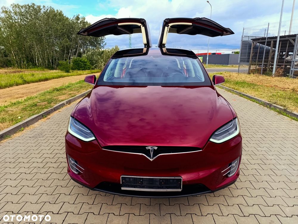 Tesla Model X - 31
