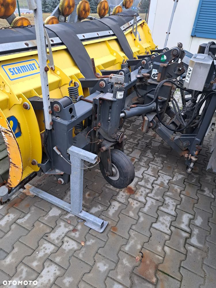 Mercedes-Benz Unimog U400 - 4