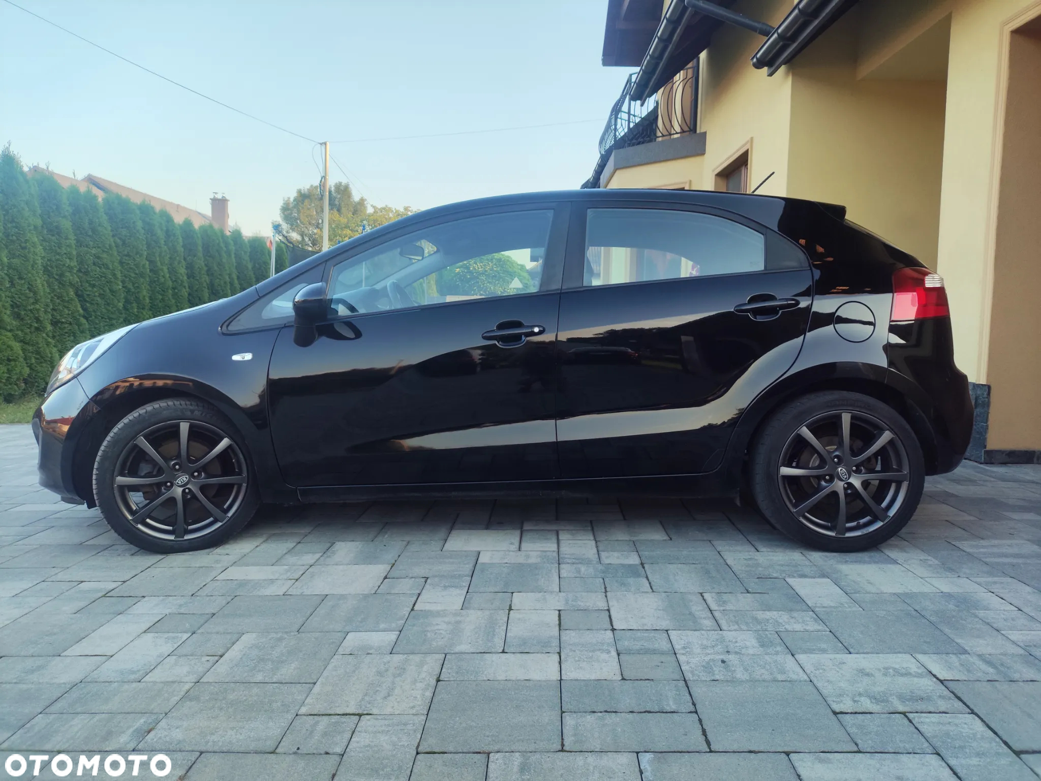 Kia Rio 1.2 L - 3